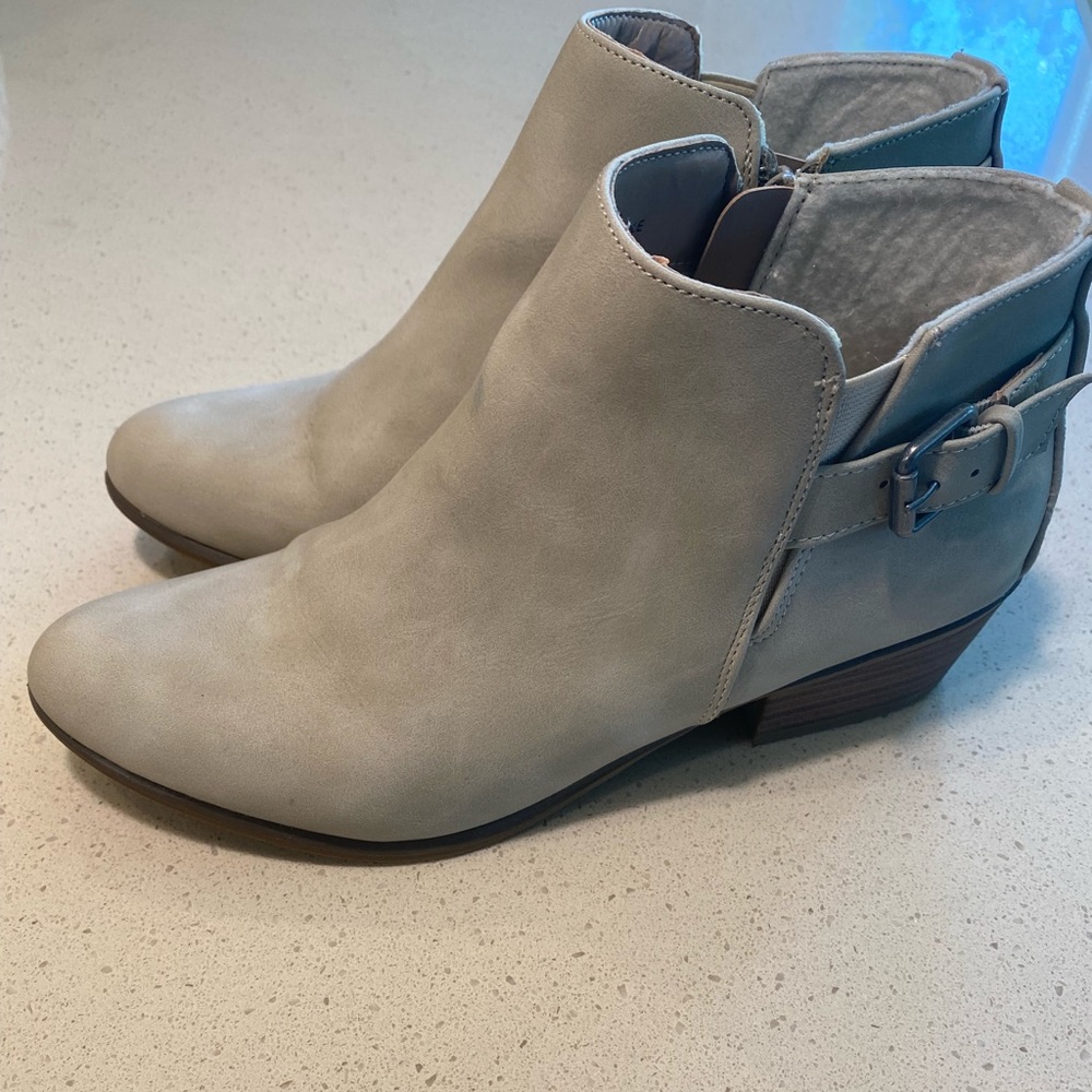 Super cute ankle boots!  Worn a couple of times.  Thinking out my boots!